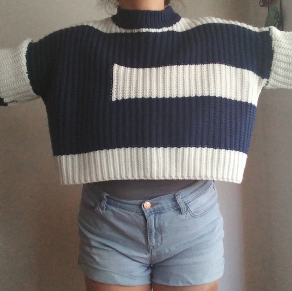 Handmade knitted unisex crop top - Picture 4 of 7
